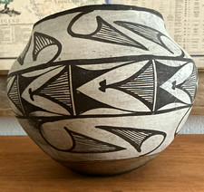 Very Old Gray & Black Geometric Pot Acoma or Zuni Great Display Piece picture