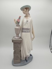 Lladro #5175 Lady Grand Casino Porcelain Statue Figure Woman picture