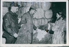 1953 Sfc Johnson Virginia Richardson Fritz Clothing Koreans Wirephoto 5x7 picture