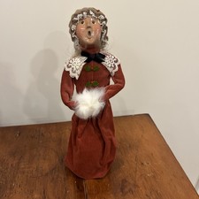1993 BYERS CHOICE CHRISTMAS CAROLER Woman Long Blond Hair Pink Velvet Dress picture