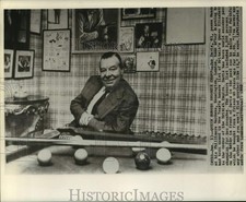 1963 Press Photo World snooker pool champion Joe Davis at home in London picture