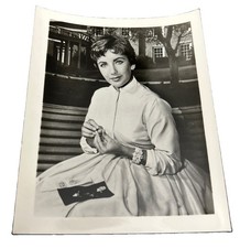 Elizabeth Taylor B/W Hollywood Fan Club Press Photo picture