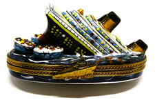 LIMOGES BOX ~ RMC ~ TITANIC SINKING & LIFE BOATS ~LUXURY OCEAN LINER~ PEINT MAIN picture