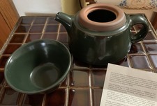 RARE PAUL ESHELMAN, Minimalist/Modernist Pottery. Circa 1993,Green Teapot W/Cup. picture