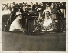 1934 Press Photo Socialites at Hialeah Park in Miami, Florida - kfx14290 picture