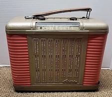 Arvin 250-P Portable Lunch Box Tube Radio AM Only READ picture