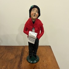 1993 BYERS CHOICE CHRISTMAS CAROLER Brown Hair Man Red Cloak Coat Music Outfit picture