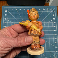 Goebel M.I. Hummel Club 1993 A Sweet Offering Porcelain Figurine Hand Painted picture