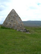 Photo 6x4 The MacAdam Cairn Kames/NS6926 John Loudon MacAdam (1756-1836) c2007 picture
