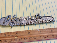 VINTAGE 1940s PLYMOUTH SPECIAL DELUXE EMBLEM NAMEPLATE BADGE - LOOK picture