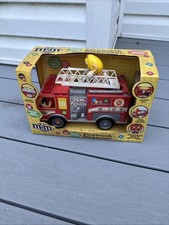 M&M's Firetruck Candy Dispenser Sound Lights Red Yellow L 2011 New Works Read picture