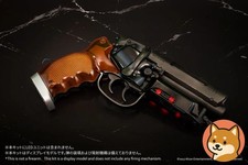 Blade Runner 2049 Deckard's Blaster Plastic Model Kit [Presale] New picture