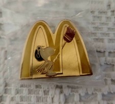 Rare Peanuts McDonald's Snoopy 2002 Pin Snoopy Cleaning the Golden Arches picture