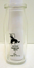 VINTAGE 1962 PLAINS DAIRY CHEYENNE FRONTIER DAYS HALF PINT BOTTLE **NEVER USED** picture