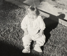 1950s Baby Girl Making Funny Poop? Face Sitting in Grass Sun Shadow Photo P14j4 picture