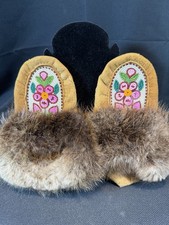 Vintage Native American Style Beaded Moccasins Fur Trim Floral Design 9” Pair picture