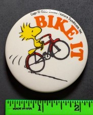 Vintage 1970s Woodstock Bike It Peanuts Pinback Pin picture
