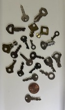 Lot of 21 Assorted Vintage Tiny Flat Keys Various Size & Condition Antique As Is picture