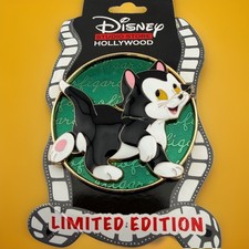 Disney DSSH Pinocchio Cursive Cuties LE 400 Figaro Cat 2021 JUMBO Pin picture