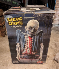 DAMAGED READ Spirit Halloween 2006 Bleeding Corpse Fountain Zombie Statue Prop picture