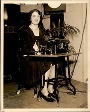GA222 Original Underwood Photo TORONTO GIRL IS WORLD CHAMPION TYPIST IRMA WRIGHT picture