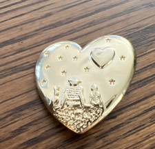 Variety CC 2002 Dreamworks LLC Pin Brooch Gold Tone Heart Shrek Movie picture