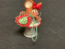 1991 Enesco Figurine  Colorful Thimble Mouse Sewing a Heart  Amy Wulfing picture