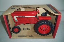 INTERNATIONAL  966 TRACTOR in BOX ERTL Vintage Farm Toy FARMALL picture
