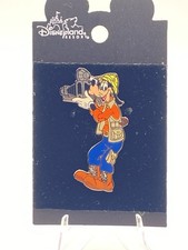 Disney DLR Safari Photographer Goofy Holding a Camera Disneyland Resort pin picture