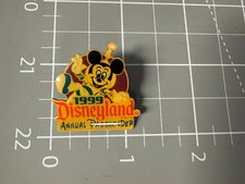 1999 Disneyland Annual Passholder Pin picture