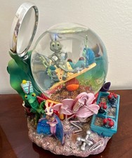 VTG 1998 Disney Pixar A Bug's Life Musical Glitter Snow Globe Magnifying Glass   picture