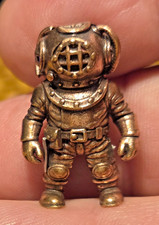 FASHION JEWELRY-CHARMS & BEADS-TEENIE TINY DEEP SEA DIVER BEAD 