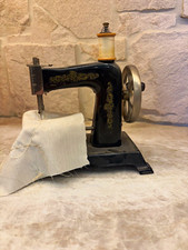 Hand Crank Mini Sewing Machine Black/Gold Decals, SINGER 20, Antique Original picture
