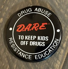 VTG D.A.R.E. DARE TO KEEP KIDS OFF DRUGS PINBACK BUTTON 2.25” picture