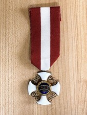 Pristine WWI Era Order Of The Crown Of Italy Medal With Original & New Ribbon. picture