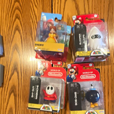 JAKKS Super Mario 4- 2.5 inch Daisy Blooper Shy Guy Bob-omb unopened picture