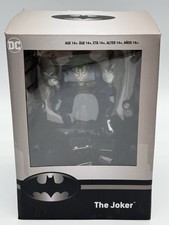DC Chronicle Collectibles THE JOKER Statue ThinkGeek Gamestop Batman picture