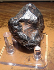 168 gm . CANYON DIABLO IRON METEORITE  MUSEUM GD ARIZONA .36 LBS  JAL stand picture