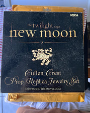 NECA The Twilight Saga New Moon Cullen Crest Prop Replica Jewelry Set picture