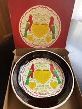 PFALTZGRAFF PENNSYLVANIA DUTCH PIE PLATE BURGUNDY GLAZE BAKER W/ORIGINAL BOX picture