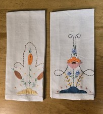 Vintage Set of 2 Linen Finely Hand Embroidered Similar Guest Towels - FLAWS picture