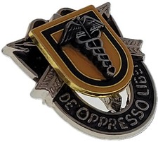 1st Special Forces Medic Medical Crest DI Pin US Army SF SOG Insignia picture