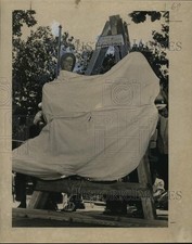 1951 Press Photo Enrique Alfarez's sculpture modestly draped in Lafayette Square picture
