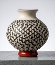 Vintage Mata Ortiz Hand-Painted Ceramic Vase – Signed by Elena Rodriguez picture