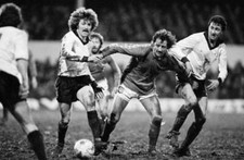 Football Frank Worthington Under Pressure From Derby County 1979 OLD PHOTO picture