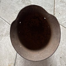 1915–1918 — WWI Brodie/Mk I* 1938–1940s — later Mk II/Brodie-pattern helmet picture