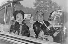 The Duchess Of Windsor With Earl Mountbatten En Route Old Photo picture