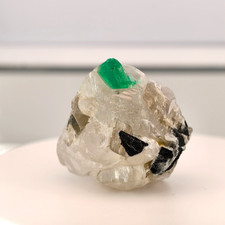 VERY CLEAR NATURAL EMERALD CRYSTAL ON MATRIX FROM MUZO - COLOMBIA 7.8 grams picture