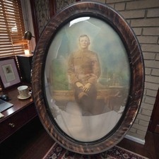 WWI US Army Soldier Framed Oval Portrait Framed in Convex Glass - Antique picture