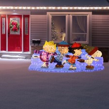 Peanuts Gang Ice Skating 32